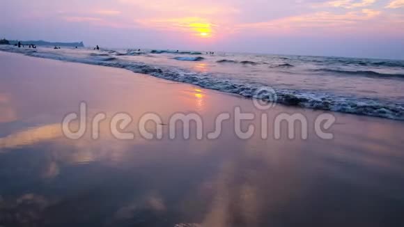 缅甸昌达孟加拉湾的镜岸视频的预览图