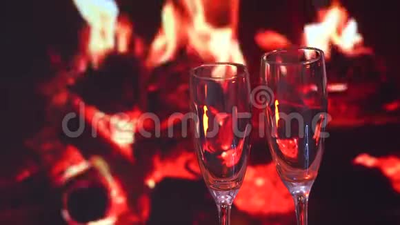 两杯周年纪念水晶情人节视频的预览图