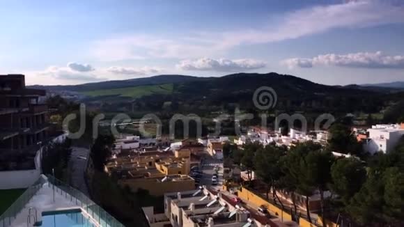 SanEnriquedeGuadiaro村全景视频的预览图