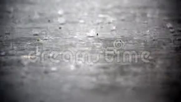 秋季大雨高清1280x720视频的预览图