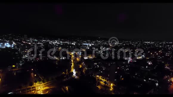 洛杉矶的街道在晚上从上面视频的预览图