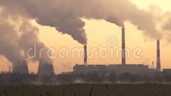 火力发电厂污染烟雾视频的预览图
