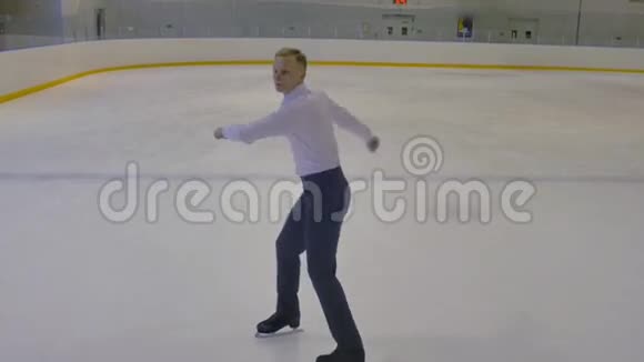 冰上的舞蹈视频的预览图