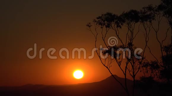 从坦博林山的克诺尔段观看日落视频的预览图