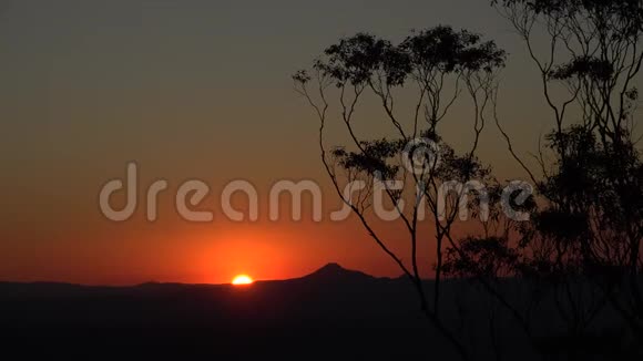 从坦博林山的克诺尔段观看日落视频的预览图