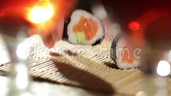 寿司卷和李子酒视频的预览图