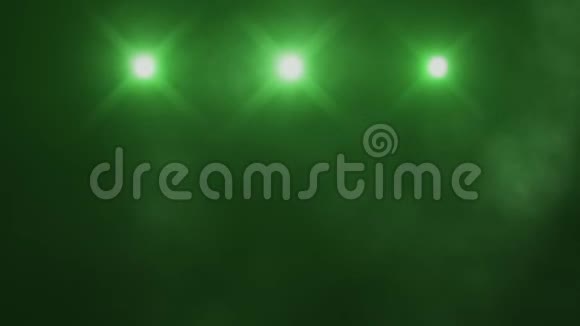 绿色三重舞台灯光和烟雾VJ循环背景视频的预览图