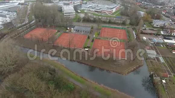 荷兰Zwijndrecht网球场鸟瞰图视频的预览图