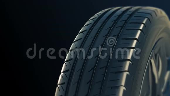 汽车轮胎夏季车轮旋转隔离黑色视频的预览图
