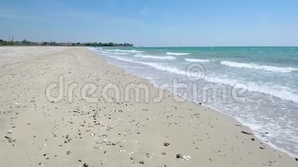夏季有清澈的海水的Id海滩希腊哈尔基迪基视频的预览图