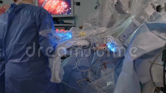 达芬奇外科手术系统视频的预览图