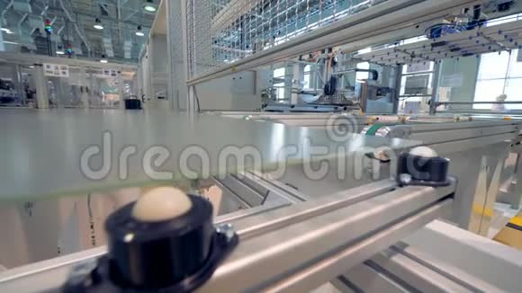 现代自动化生产理念工厂生产太阳能电池板视频的预览图