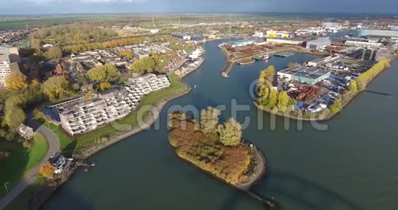 荷兰沃尔堡河岛景空中拍摄视频的预览图