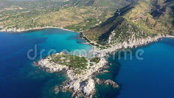 撒丁岛的费用蓬塔莫伦蒂半岛意大利萨丁尼亚维拉西米乌斯蓬塔莫伦提斯美丽的海滩景色美丽美丽视频的预览图