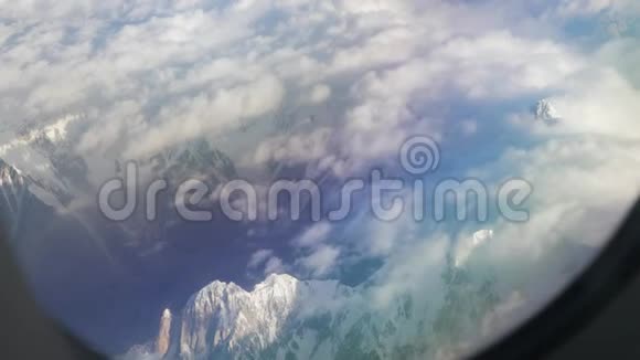 在喜马拉雅山上空飞行视频的预览图