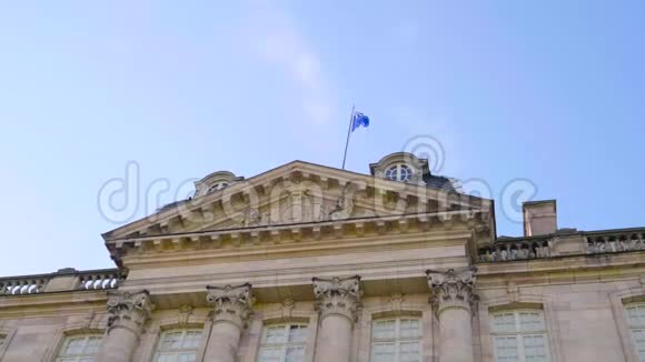 欧盟欧洲联盟在皇宫上方的官方标志视频的预览图