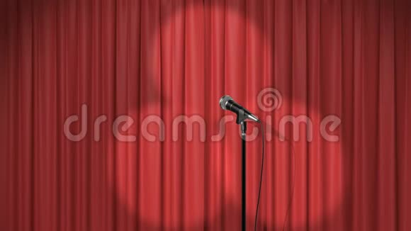 美丽的红色窗帘与聚光灯和麦克风在舞台上无缝循环三维动画4K视频的预览图