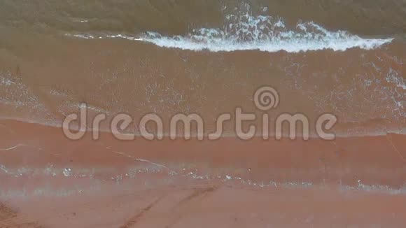波浪溅起海岸视频的预览图