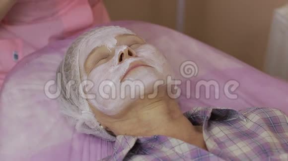 SPA美容院女性面膜视频的预览图