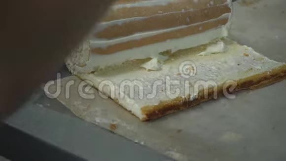 甜点烹饪饼干卷与奶油蛋糕烘焙产品手工制作带有焦糖或视频的预览图