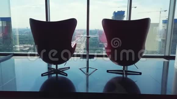 公司办公室顶层的高级经理会议场所视频的预览图