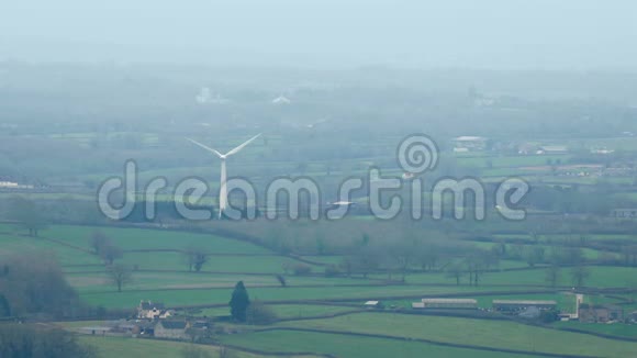 朦胧的乡村风景中的风车视频的预览图