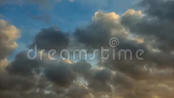 云和天空的时间流逝视频视频的预览图