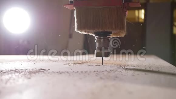生产和木工的概念用数控铣床切割木材视频的预览图