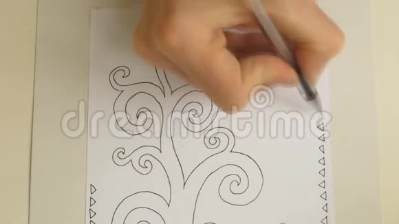 一个旋转的曼陀罗有明亮颜色的奥姆奥姆的标志视频的预览图