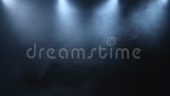 低照明装置的黑色背景上的烟雾分散视频的预览图
