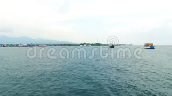印尼爪哇港视频的预览图