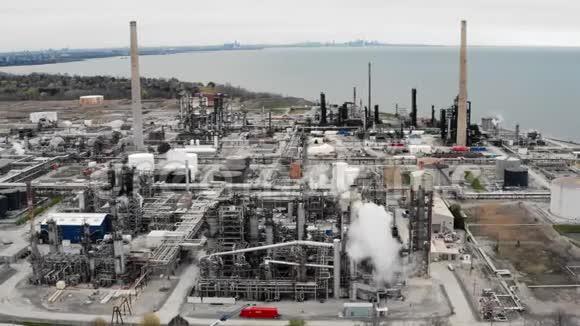 建立一个石油石油天然气精炼厂视频的预览图