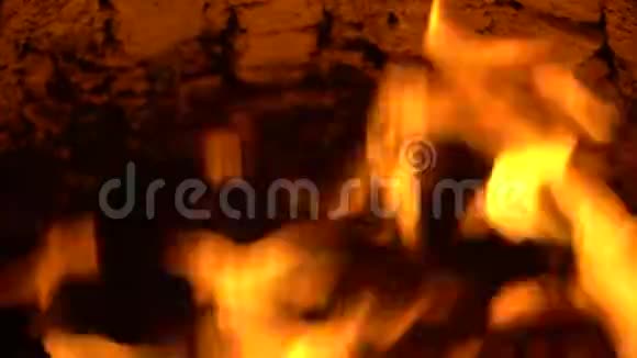 石炉中的火焰视频的预览图