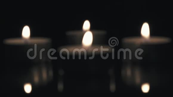 点燃了许多蜡烛希望茶灯蜡烛视频的预览图