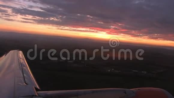 从飞机上看日落视频的预览图