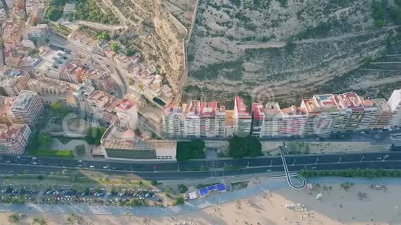 西班牙阿利坎特海滨公寓的鸟瞰图视频的预览图