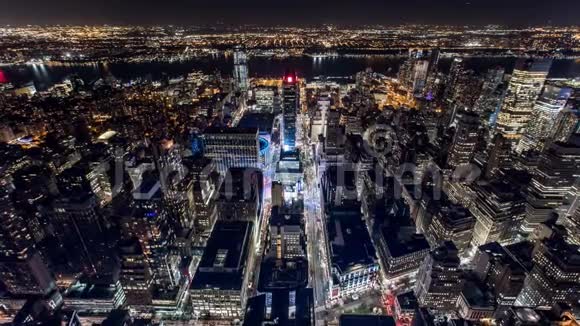 从屋顶俯瞰纽约夜景视频的预览图