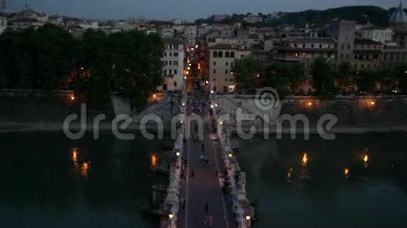 夜间著名的桥视频的预览图