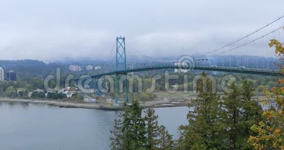 加拿大温哥华狮门大桥交通视频的预览图