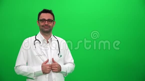 医生用手做手势左边视频的预览图