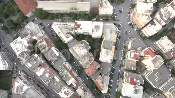 希腊东部地区塞萨洛尼基市空中高架桥无人驾驶飞机向上移动视频的预览图