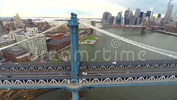 空中录像片曼哈顿大桥视频的预览图