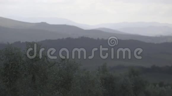 托斯卡纳山的景色视频的预览图