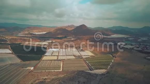 西班牙安达的温室和果园空中拍摄视频的预览图