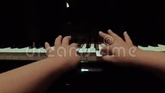 儿童钢琴手FDV视频的预览图