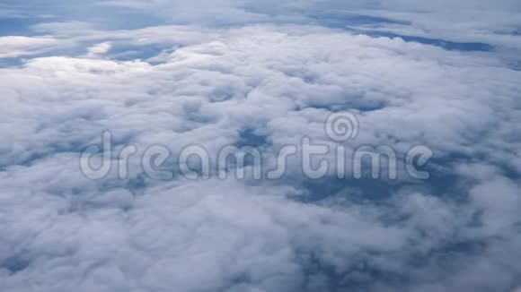 飞过云层透过云层看风景视频的预览图