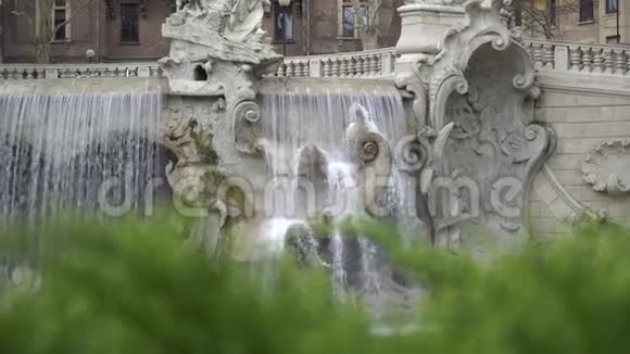 4K意大利都灵华伦蒂诺公园广场喷泉视频的预览图