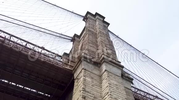 纽约纽约美国从历史悠久的时髦的Dumbo社区看到布鲁克林大桥美好的夏日视频的预览图