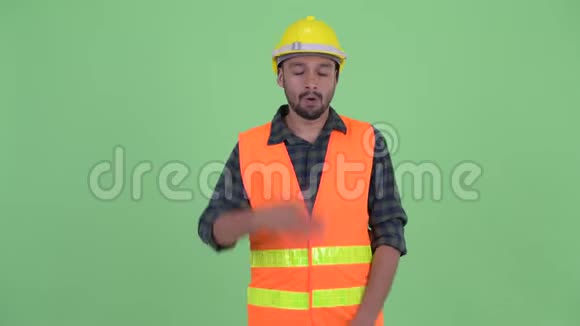 穿着长胡子的波斯人建筑工人竖起大拇指视频的预览图