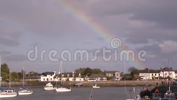 爱尔兰码头上的彩虹视频的预览图